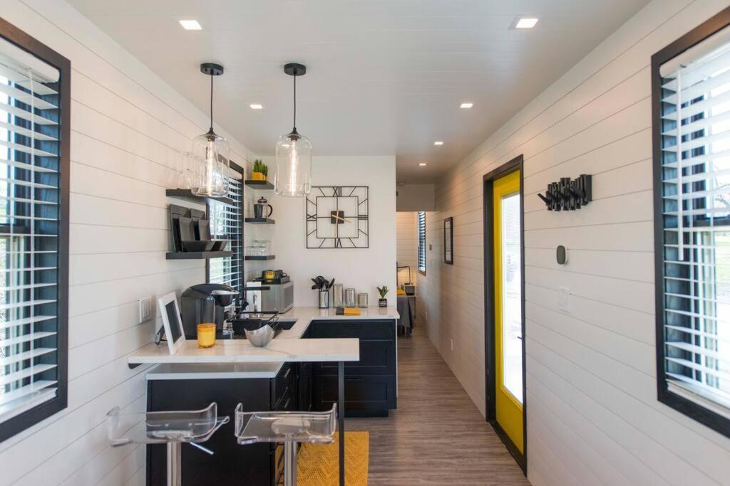 The Zephyr Modern Luxe Container Home Bellmead Εξωτερικό φωτογραφία